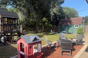617 E Myrtle St, Angleton, TX 77515 - Photo 29