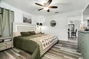 617 E Myrtle St, Angleton, TX 77515 - Photo 13