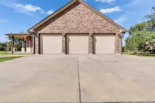 155 Horse Shoe Trail, Angleton, TX 77515 - Photo 25