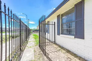 4356 Phlox St, Houston, TX 77051 - Photo 45