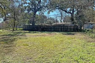216 Camellia St, Lake Jackson, TX 77566 - Photo 5