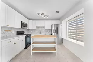 1111 W Belgravia Dr, Pearland, TX 77584 - Photo 11