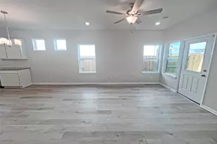 13207 Hayden Peak Dr, Iowa Colony, TX 77583 - Photo 11