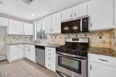 11 N Mossrock Road, The Woodlands, TX 77380 - Photo 15