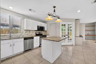 11 N Mossrock Rd, The Woodlands, TX 77380 - Photo 19