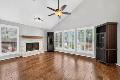 11 N Mossrock Road, The Woodlands, TX 77380 - Photo 5