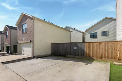 3719 Main Aspen Drive, Houston, TX 77025 - Photo 27