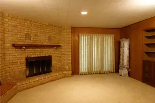 516 N College St, Weimar, TX 78962 - Photo 3