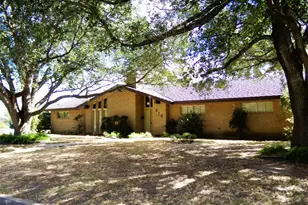 516 N College St, Weimar, TX 78962 - Photo 1