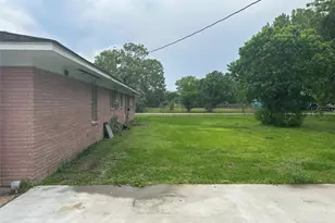 1301 Adell St, Bay City, TX 77414 - Photo 5