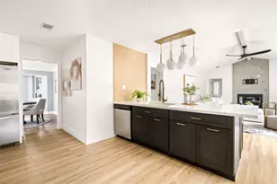 10831 Holly Springs Dr, Houston, TX 77042 - Photo 23