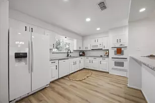 16023 Cavendish Dr, Houston, TX 77059 - Photo 5