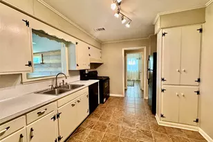 5050 Swallow Dr, Beaumont, TX 77707 - Photo 13