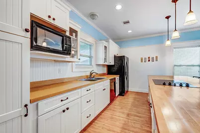 935 Clara Street, Crystal Beach, TX 77650 - Photo 9