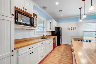 935 Clara St, Crystal Beach, TX 77650 - Photo 9