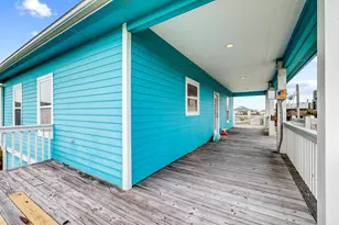 935 Clara St, Crystal Beach, TX 77650 - Photo 5