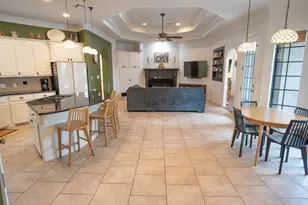 56 English Oak Ct, Lake Jackson, TX 77566 - Photo 9