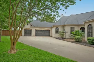56 English Oak Ct, Lake Jackson, TX 77566 - Photo 5