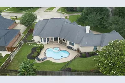 56 English Oak Court, Lake Jackson, TX 77566 - Photo 3