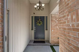 11743 Wickhollow Ln, Houston, TX 77043 - Photo 3