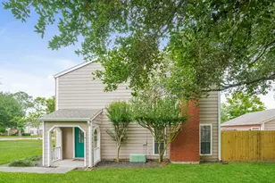 17263 Saturn Ln, Houston, TX 77058 - Photo 1