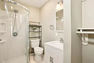 15214 Walden Park Ct, Houston, TX 77049 - Photo 39