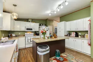 2910 Shady Creek Ln, Oyster Creek, TX 77541 - Photo 11