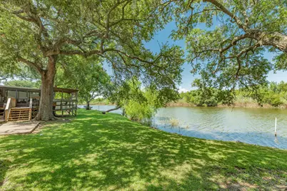 2910 Shady Creek Lane, Oyster Creek, TX 77541 - Photo 25