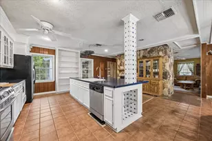 2410 Clark Dr, La Marque, TX 77568 - Photo 19