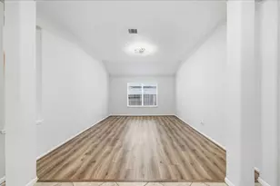 8927 Lady Fern St, Houston, TX 77064 - Photo 5