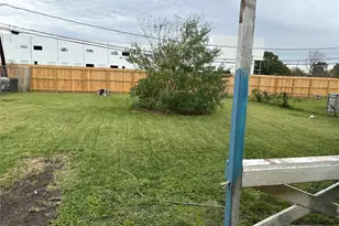 205 Burke Rd, Pasadena, TX 77506 - Photo 9