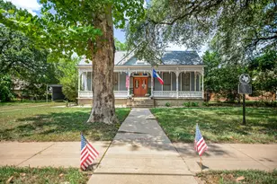 1216 Live Oak St, Columbus, TX 78934 - Photo 1