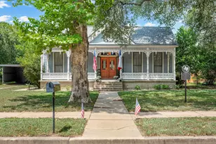1216 Live Oak St, Columbus, TX 78934 - Photo 1