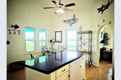 953 Sea Breeze, Crystal Beach, TX 77650 - Photo 11