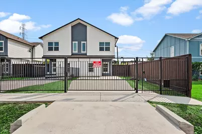 2002 Lynnfield Unit B Street, Houston, TX 77093 - Photo 1