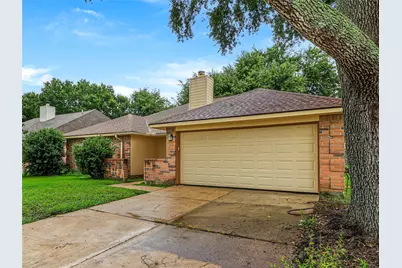 15818 Castorglen Drive, Webster, TX 77598 - Photo 3