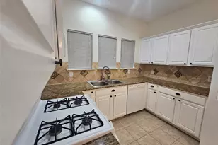 35 S Avonlea Cir, The Woodlands, TX 77382 - Photo 11