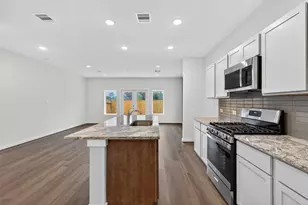 9113 Highland Northern Wy, Houston, TX 77088 - Photo 5