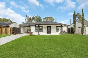 7647 Greendowns St, Houston, TX 77087 - Photo 1