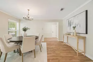 2811 Quincannon Ln, Houston, TX 77043 - Photo 9