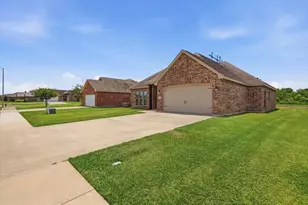 706 Cypress Wood Dr, Orange, TX 77630 - Photo 3