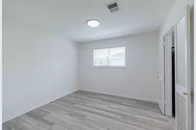 12106 Fairmeadow Drive, Houston, TX 77071 - Photo 9