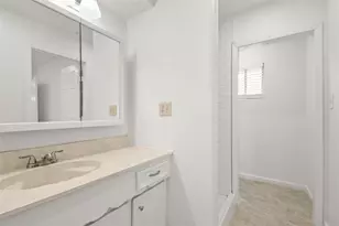 111 Montrose Cir, Conroe, TX 77301 - Photo 13