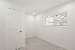 111 Montrose Cir, Conroe, TX 77301 - Photo 21