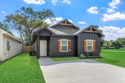 315 N Woodson Street, Willis, TX 77378 - Photo 1