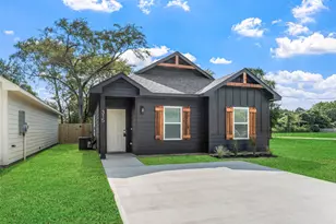 315 N Woodson St, Willis, TX 77378 - Photo 1