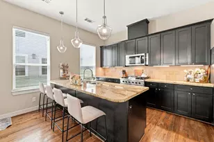 1134 W 17th St, Houston, TX 77008 - Photo 1