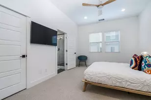 8324 Springwood Cyn Ln, Houston, TX 77055 - Photo 15