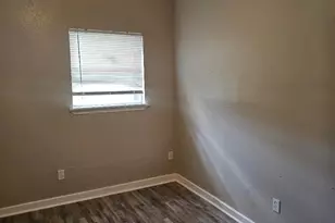 8010 Miley St, Houston, TX 77028 - Photo 9