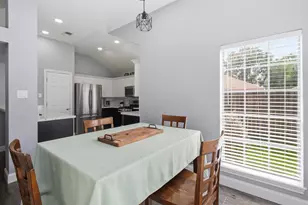 712 Manor Dr, Angleton, TX 77515 - Photo 11